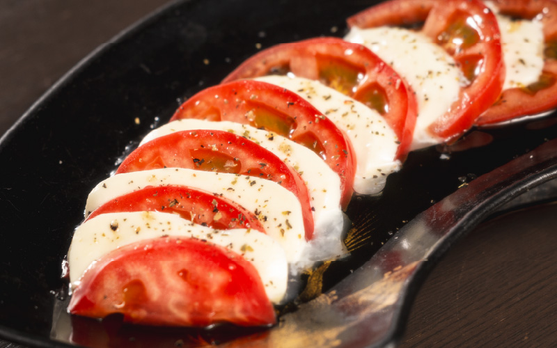 仙人屋のトマトとモッツァレラチーズの冷菜